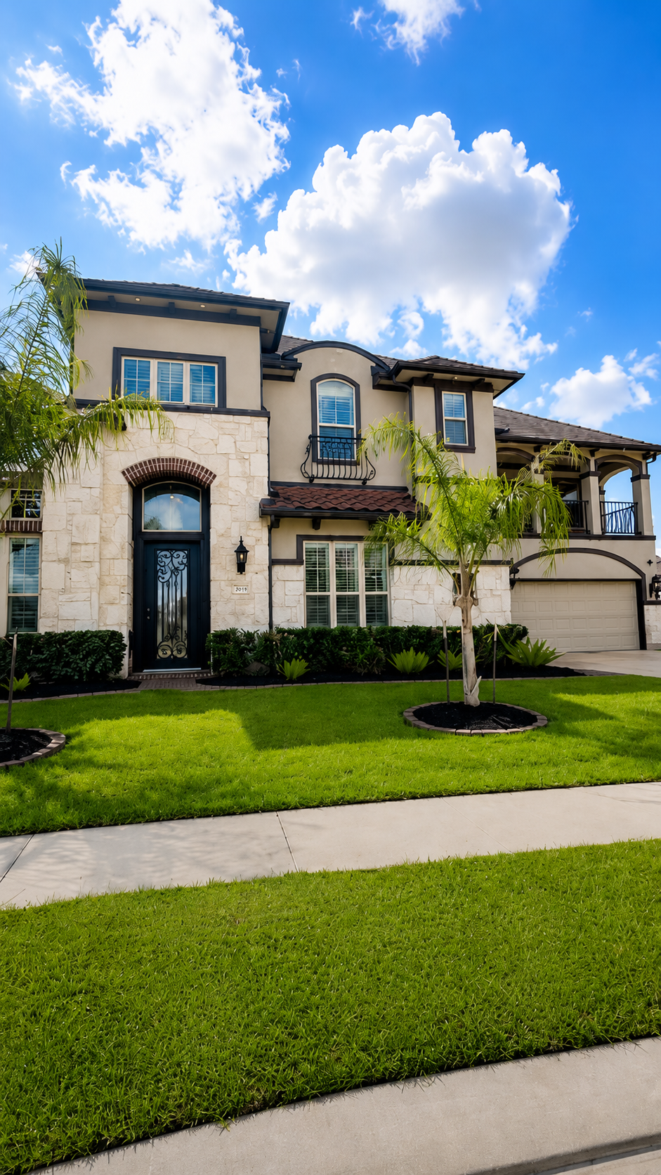 Bright Houston Bay Area waterfront home